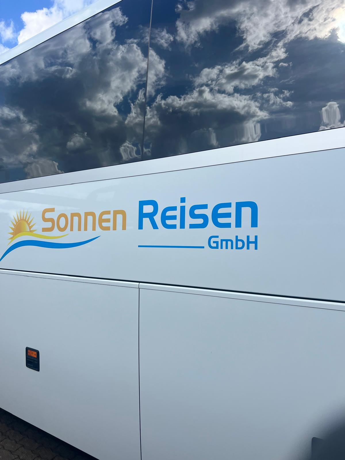 Sonnen Reisen GmbH – Bus Beschriftung Detail