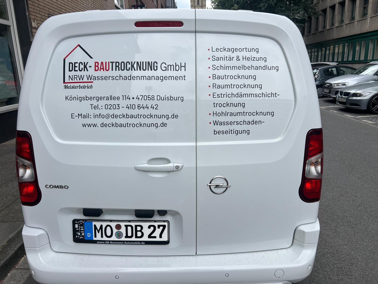 Deck-Bautrocknung GmbH – Schiebetür Beschriftung mit Leistungen